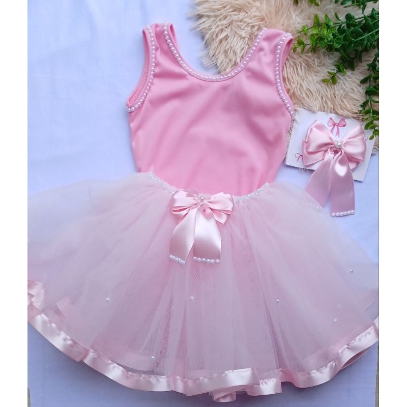 Conjunto Bailarina de luxo,saia tutu com apliques de pérolas e laço no tamanho M, body personalizado com pérolas .