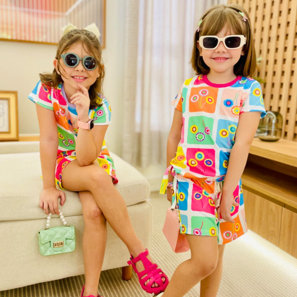 Conjunto Infantil Feminino Colorido Verão Menina Camiseta e Short Roupa Infantil EstampadA