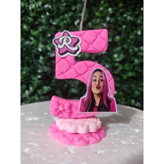 vela de aniversário tema Dos Rosa (Emilly vick) Topo de bolo/Decoração festa/Vela biscuit em Oferta na Shopee