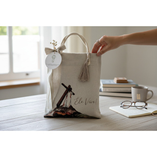 Kit 5 Ecobags Cristãs em Linho Natural Coleção “Ele Vive” Lembrancinhas Religiosas Evangélica Cristã em Oferta na Shopee