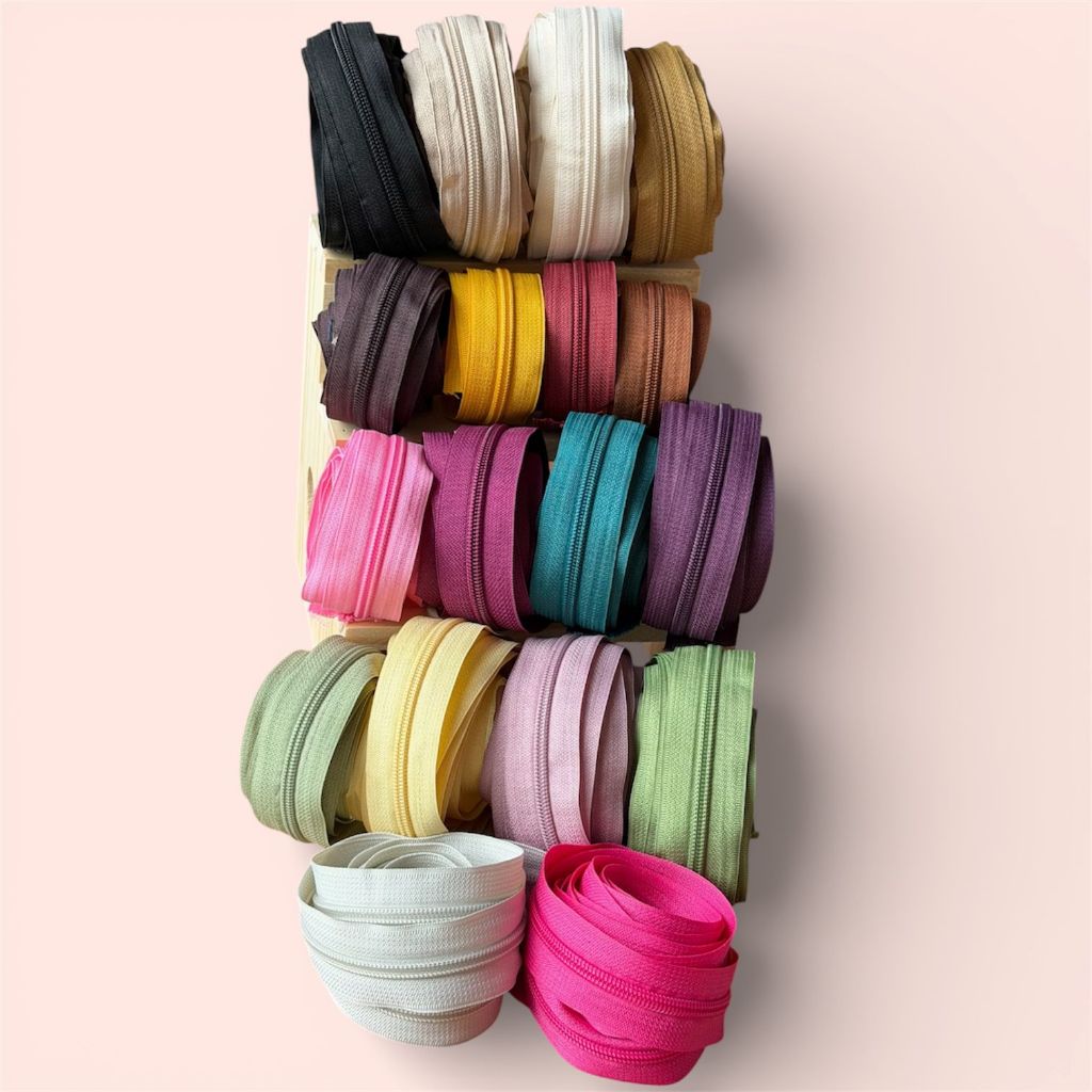 Zíper de Nylon Nº 5/6 Reforçado – Embalagem com 5 Metros, Ideal para Bolsas, Mochilas e Artesanato