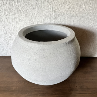 Vaso para plantas decorativo em polietileno Esfera Grafiato Carrara G medidas 36cm x 48cm x 23cm em Oferta na Shopee