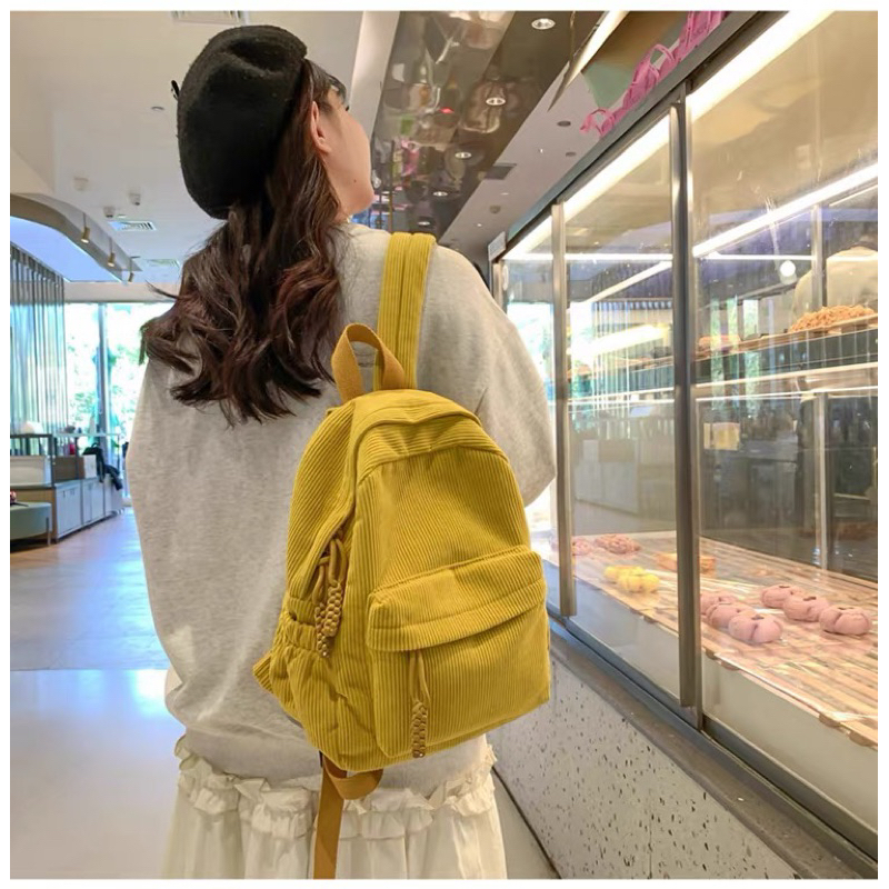 （1021）Mochila pequena de veludo de cor sólida, mini bolsa de ombro, perfeita para meninas.