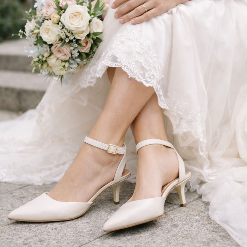 Sapato de Noiva Branco Slingback Salto Baixo Com Ajuste Tornozelo em Oferta na Shopee