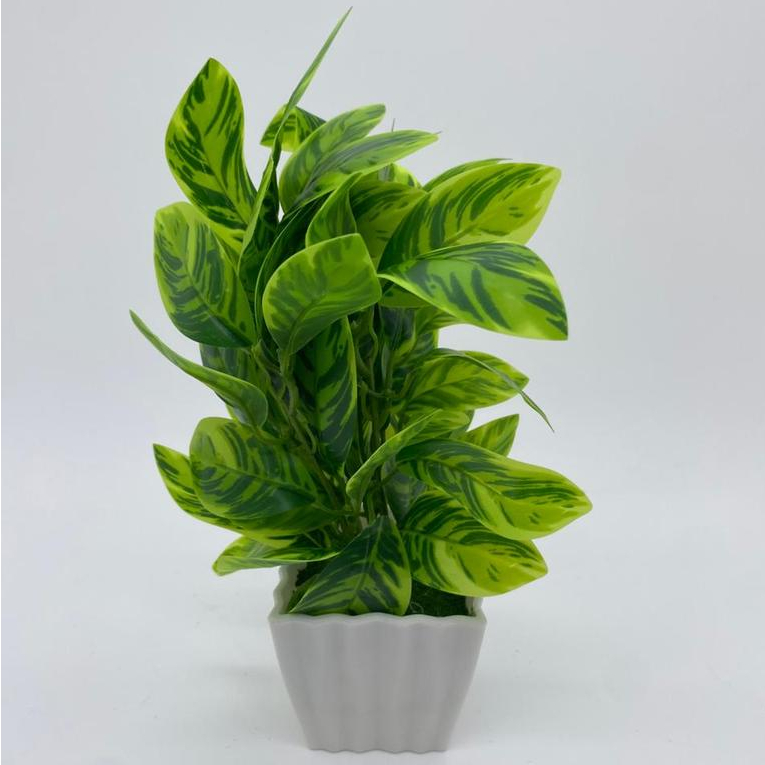 FOLHAGEM ARTIFICIAL EM VASO PLASTICO TAMANHO APROX 26,5X8CM
