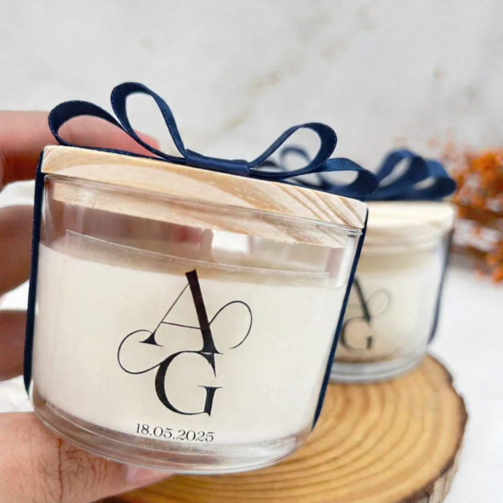 Vela Aromática Personalizada 100g Tampa de madeira Lembrancinha Batismo Aniversário Casamento Noivado (Anúncio 1 vela)