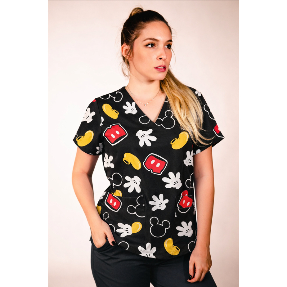 Blusa Pijama Cirurgico Estampado Personagens Scrub Mickey e Minnie - SOMENTE A BLUSA