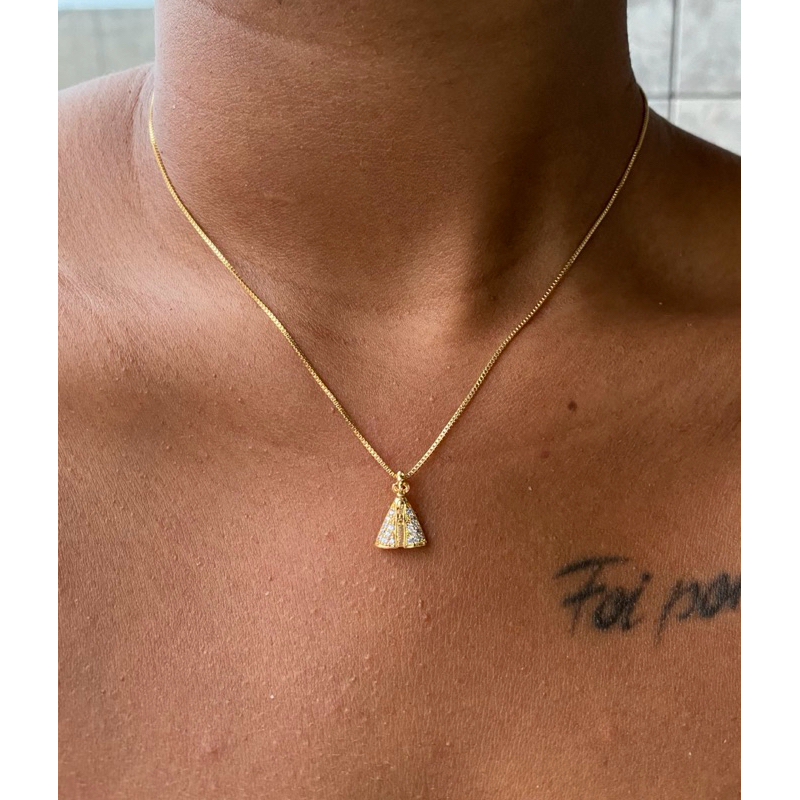 Colar Feminino Dourado Nossa Senhora Aparecida mini cravejado com zircônias folheado a ouro 18 k