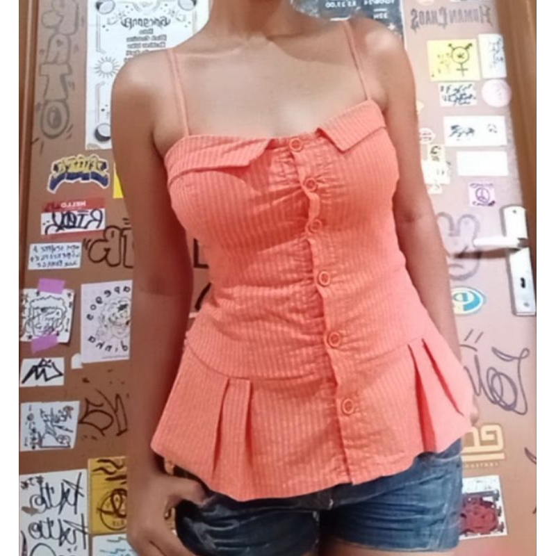 Regata Peplum com botão cor Salmão (tamanho P mas serve um M)