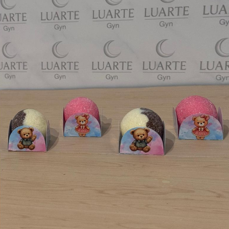 Forminhas de Docinhos Brigadeiro 4 Pétalas Chá Revelação Azul e Rosa | Festa Infantil Personalizada