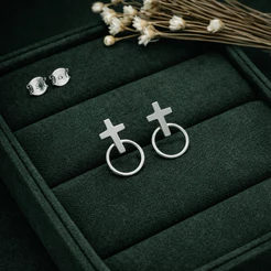 Brinco Redondo Cruz Lisa em Prata 925 Legítima Feminino Religioso Delicado