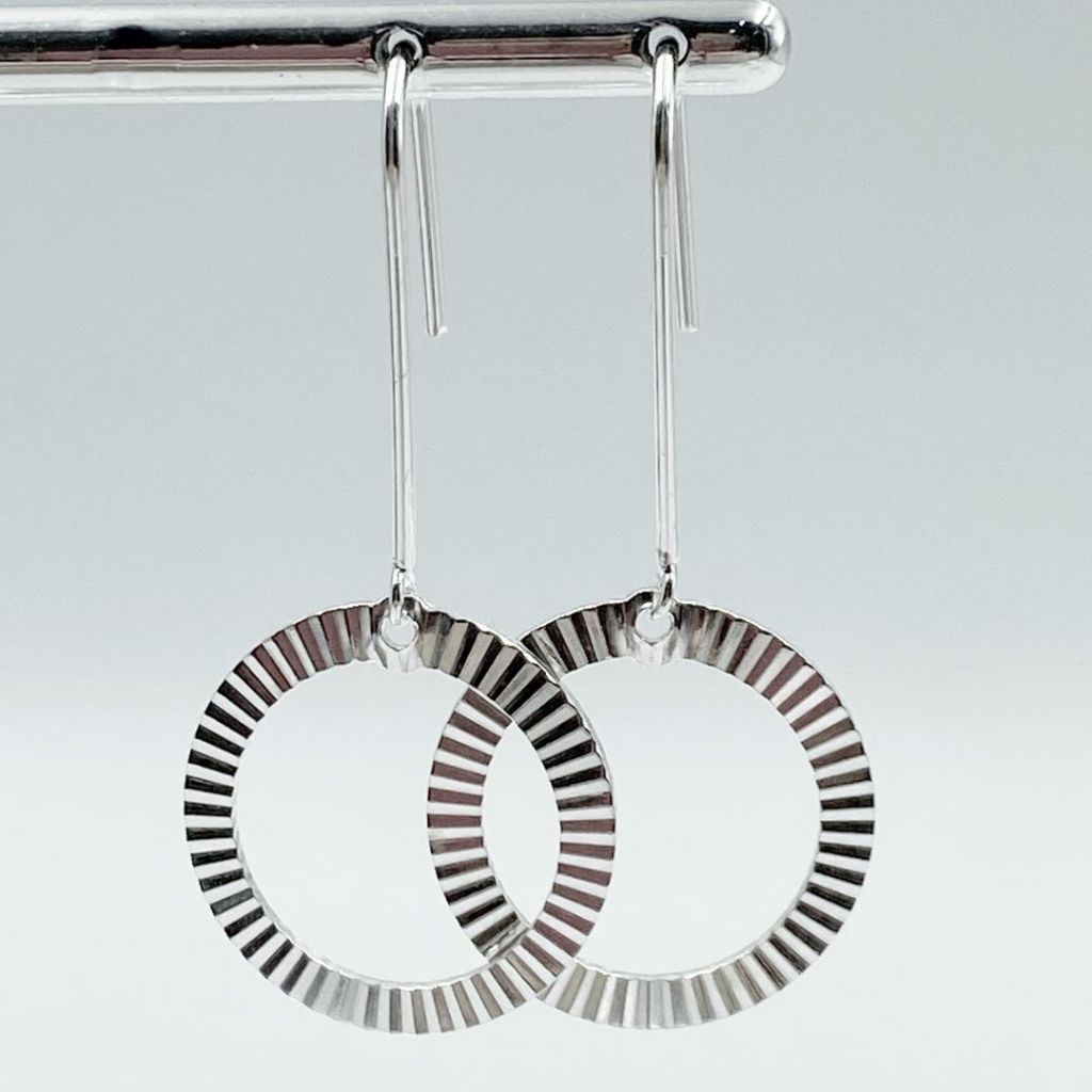 Brinco Feminino de Prata 925 Gancho Redondo Vazado Diamantado em Oferta na Shopee