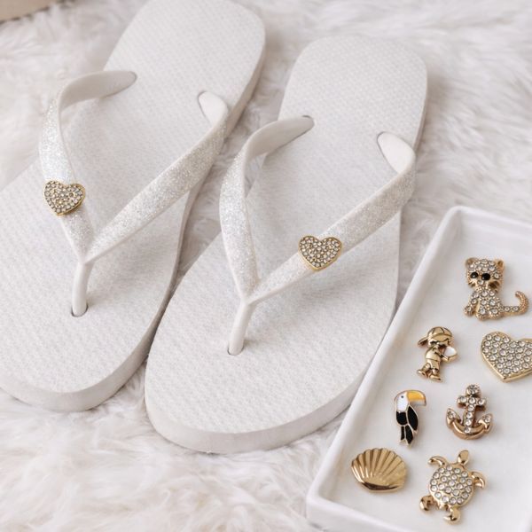 Pins p/ Chinelo Kit 5 ou 7 Pares Acessório Pingente Decorativo Botton