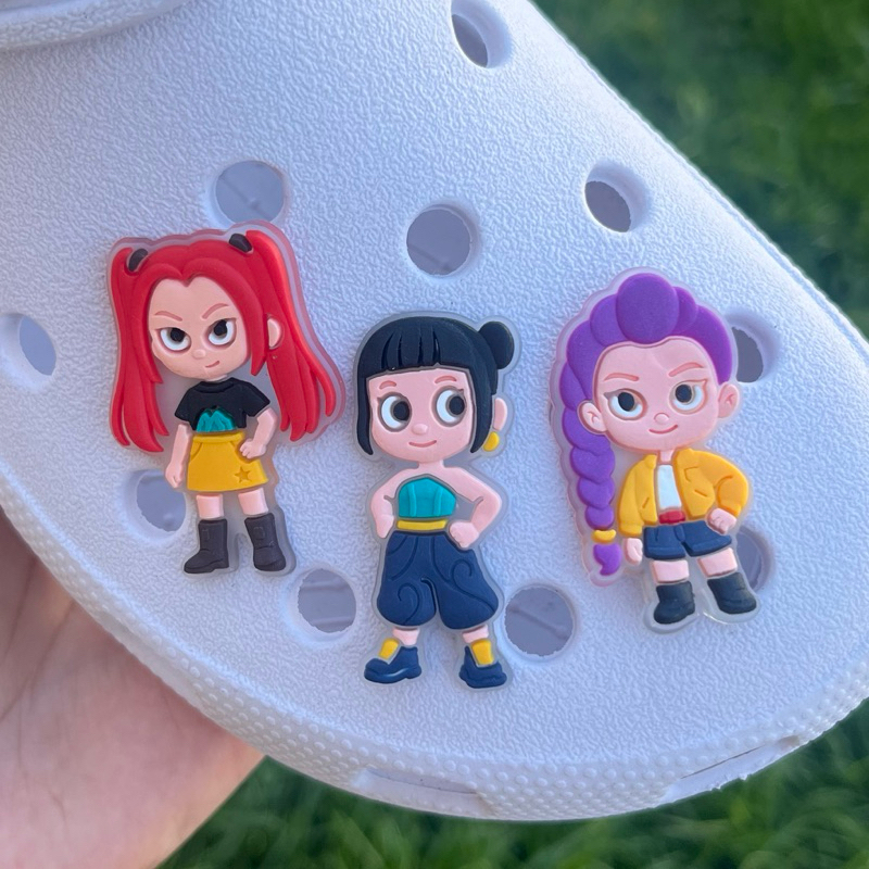 Kit 3 Pins Guerreiras K-Pop | Enfeite para Babuche | Acessório para Sandália