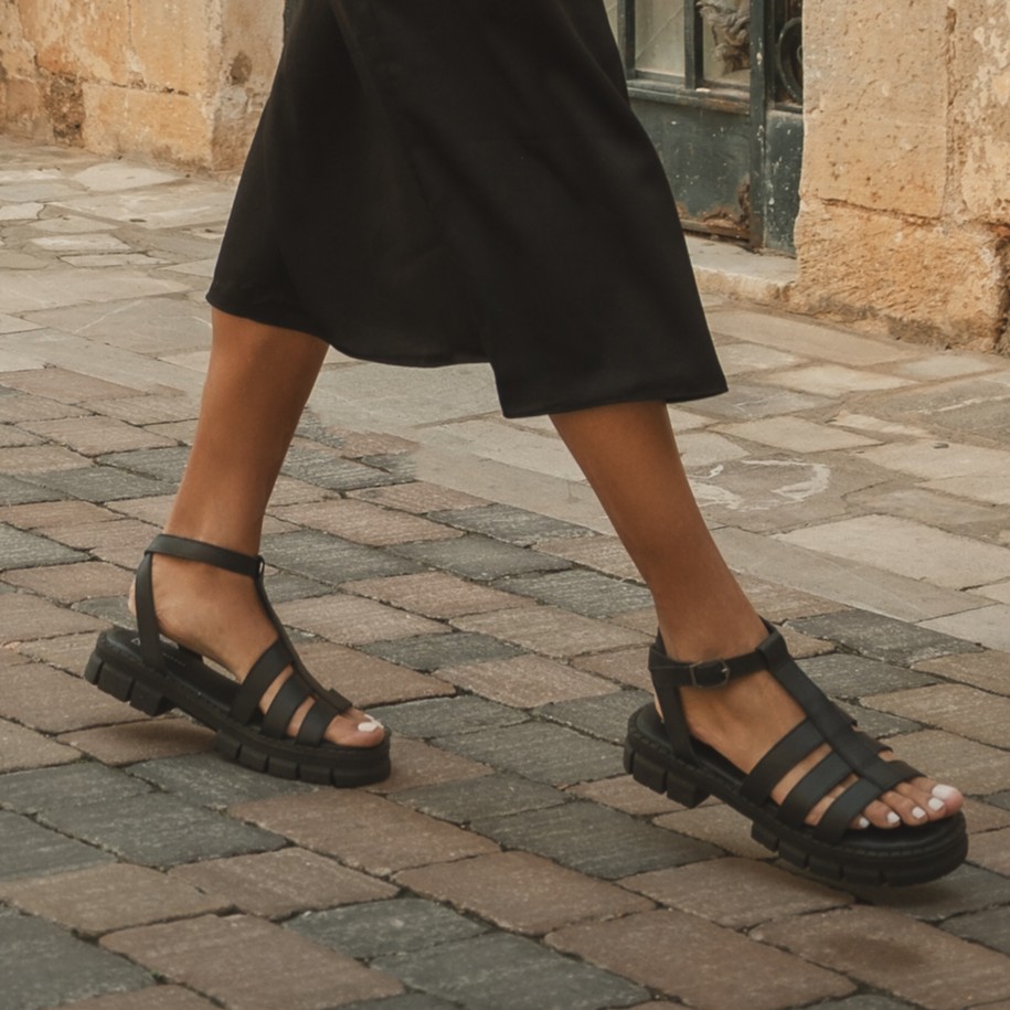 Sandália Feminina Vittal Couro Legítimo Fisherman Chloe Tratorada Confortável Preto em Oferta na Shopee