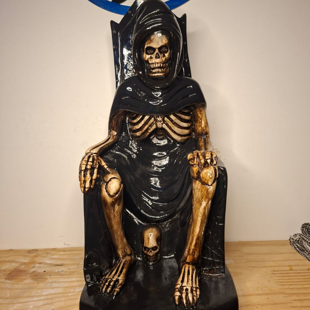 Imagem Exu Caveira / Tata Caveira no trono em Gesso Umbanda 40cm