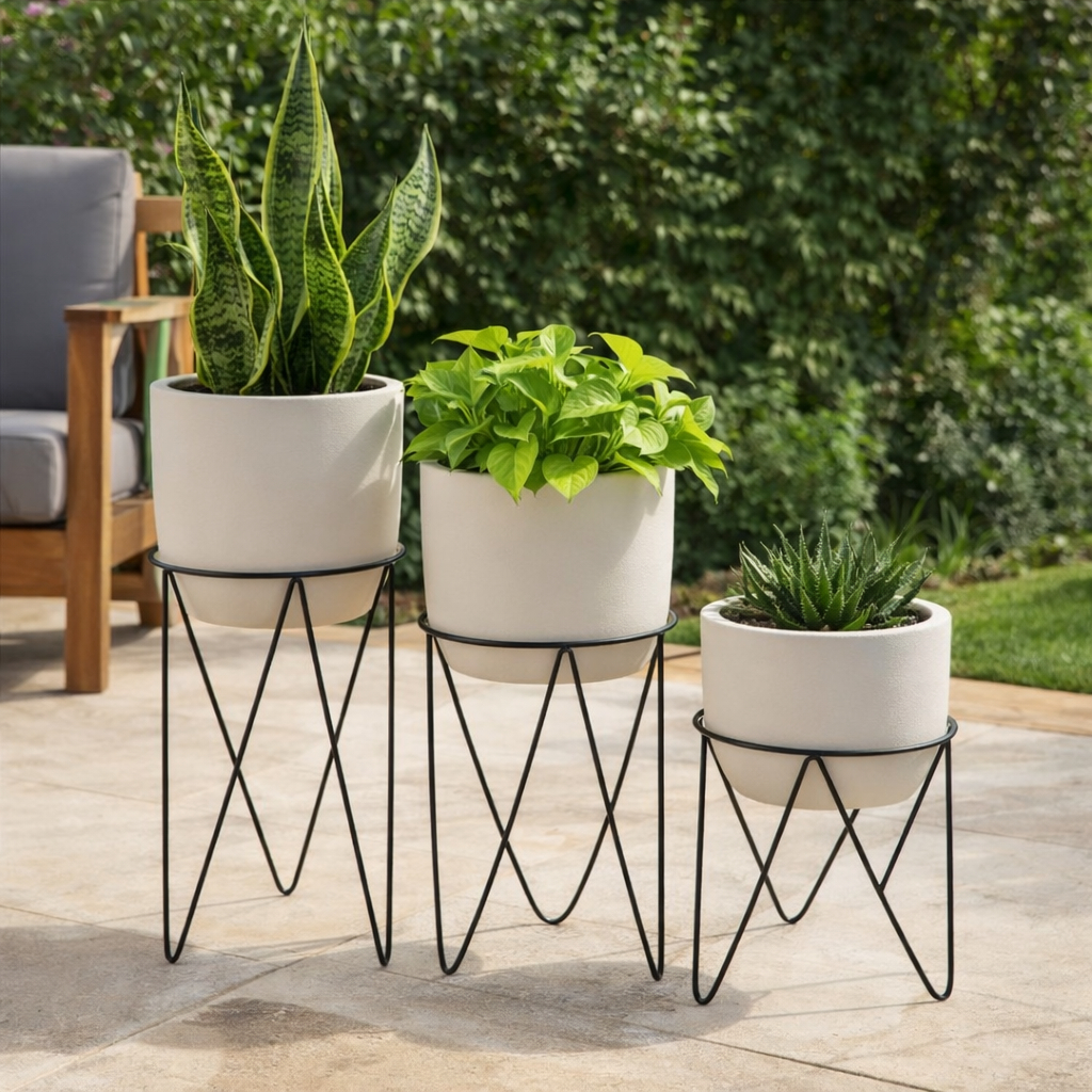 Kit 3 Suportes Para Plantas Tripé em Metal Decoração Sala Varanda e Jardim