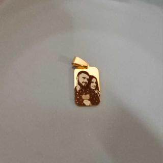 Pingente Placa Pequena de Aço Inox Dourada Personalizada com Gravação a Lazer em Oferta na Shopee