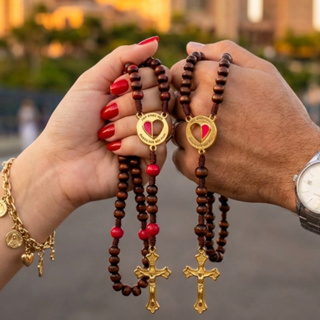 Terço Casal Católico em Madeira com Medalha e Cruz – “Por Onde For, Quero Ser Seu Par” + “O Que Deus Uniu... em Oferta na Shopee