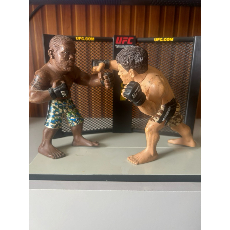 Bonecos UFC Rampage Jackson e Forrest Griffin Round 5 RARIDADE