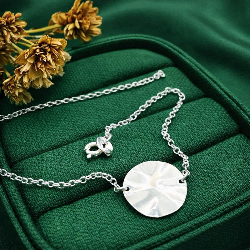 Pulseira Medalha Redonda Ondulada em Prata 925 Legítima Feminina Delicada