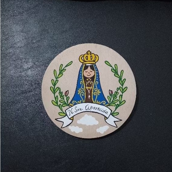 quadro decorativo colecionável redondo 20cm, Nossa Senhora Aparecida em madeira pintado a mão