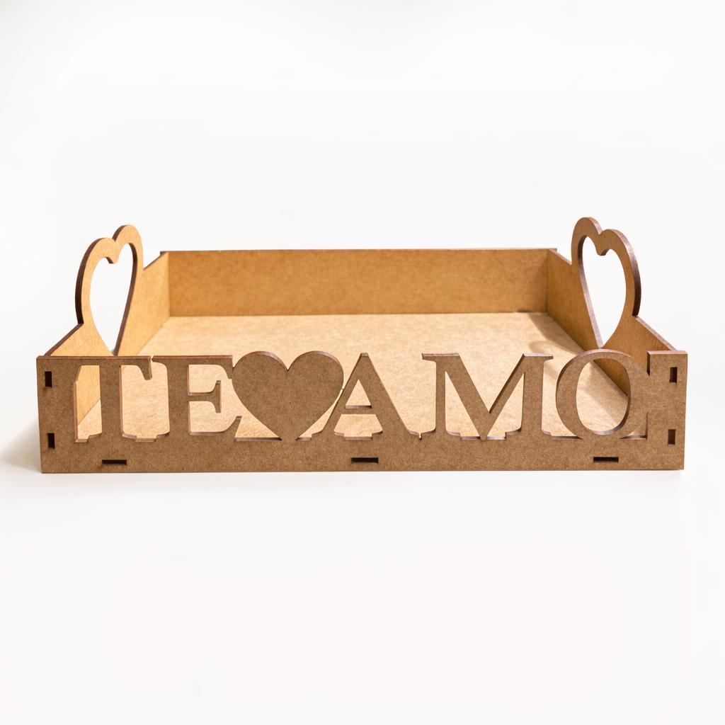 Kit 5 bandejas TE S2 Amo - 20 cm x 25 cm 5 cm de altura na borda e 8 cm de altura na alça de coração
