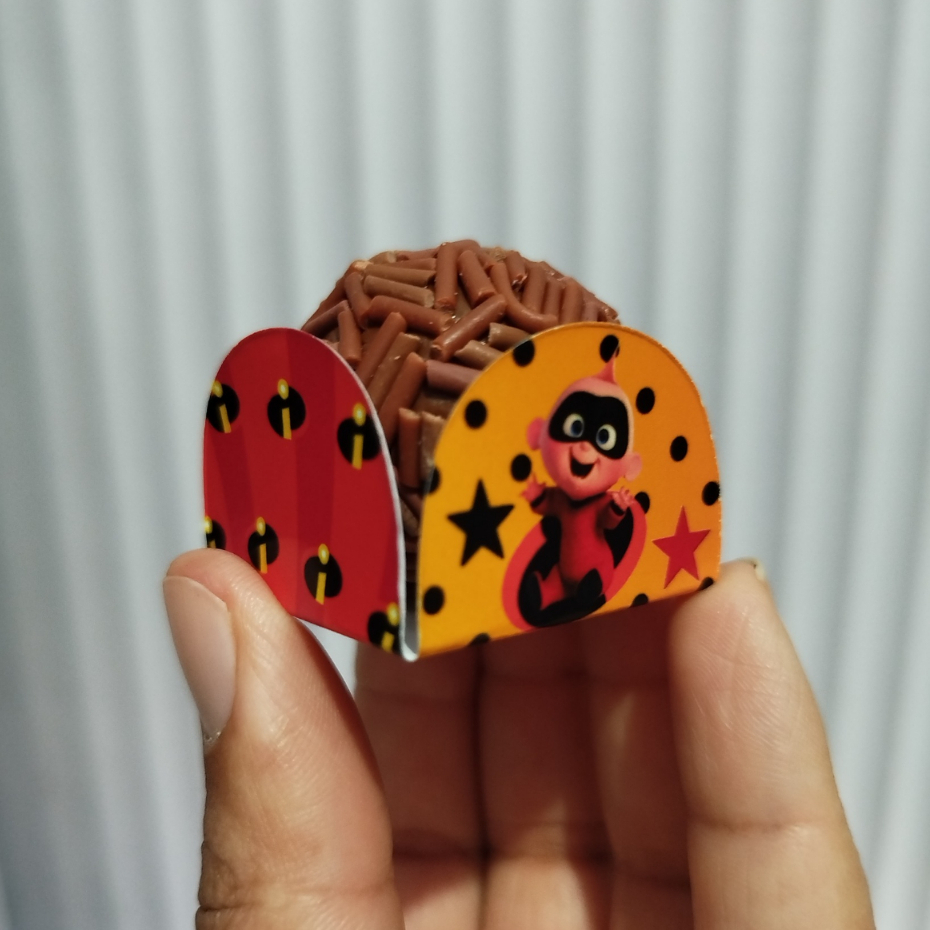 FORMINHA 4 PÉTALAS, ZEZÉ BEBÊ DOS INCRIVEIS, PARA DOCES, BRIGADEIRO,BEIJINHO,ETC... DECORAÇÃO/ANIVERSÁRIO/FESTA INFANTIL