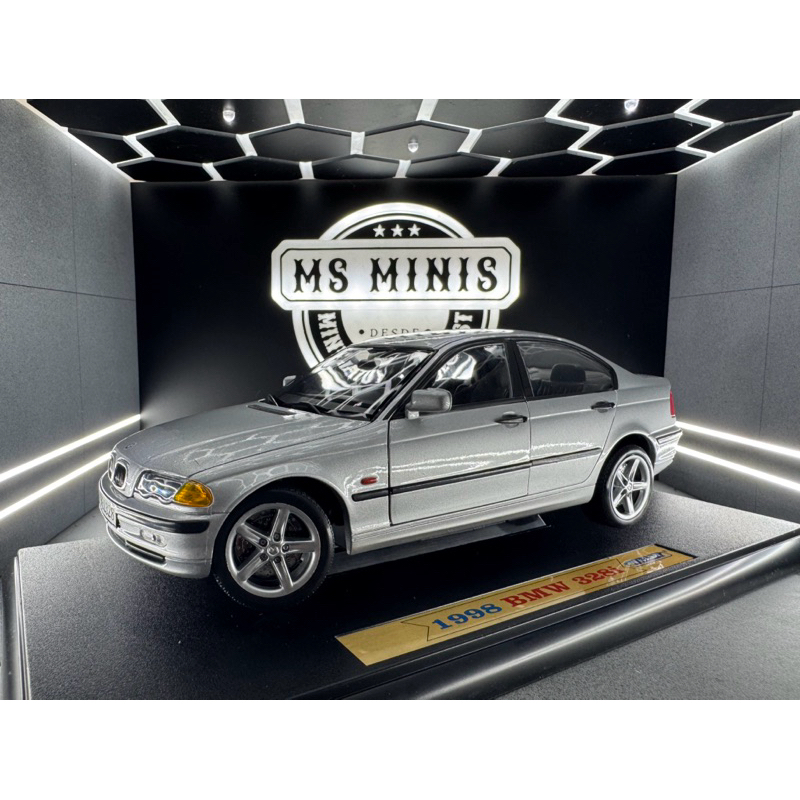 Miniatura Welly - 1998 BMW 328i escala 1/18