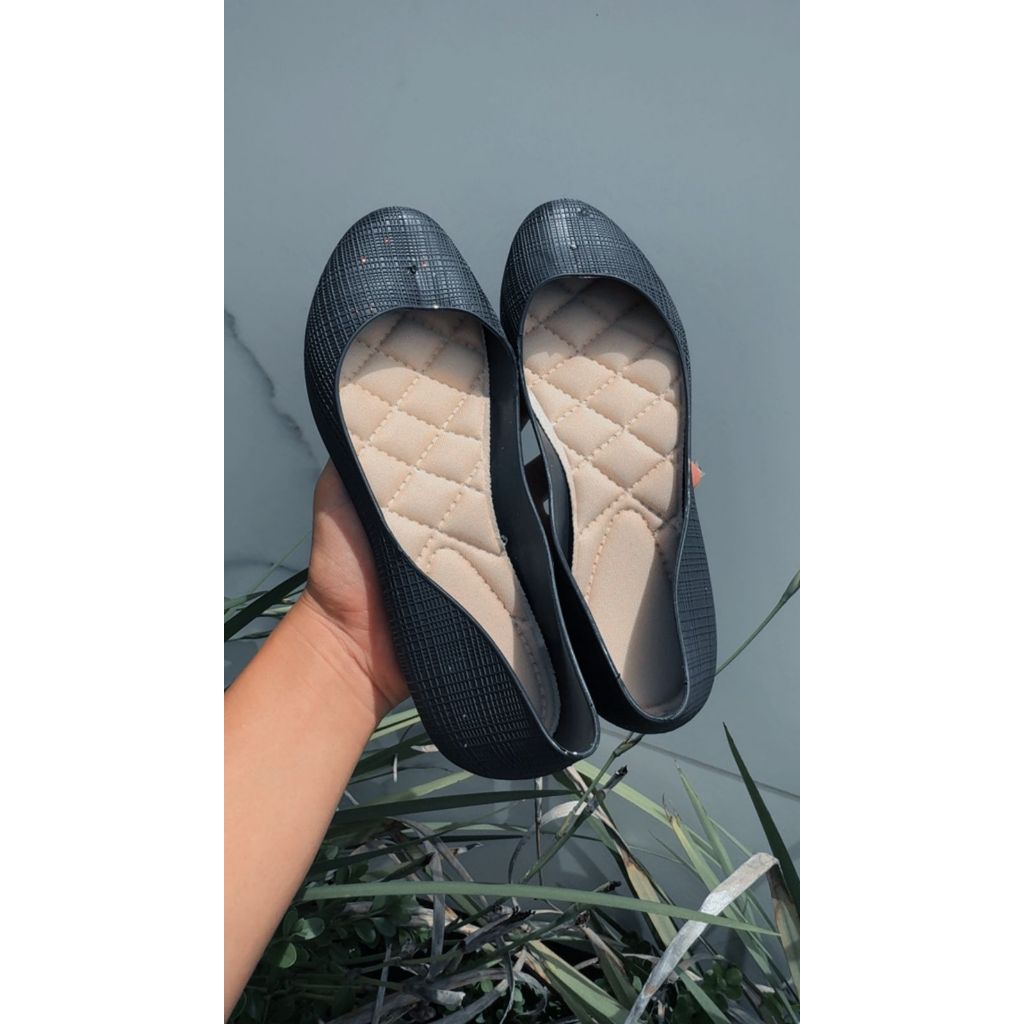 'sapatilha feminina  leve e macia casual para dia a dia ' em Oferta na Shopee