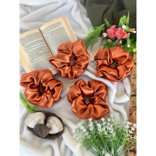 Kit 6/12/24 unidades Xuxinha Cetim Costura Escondida Divesas Cores Modelo Scrunchie em Oferta na Shopee