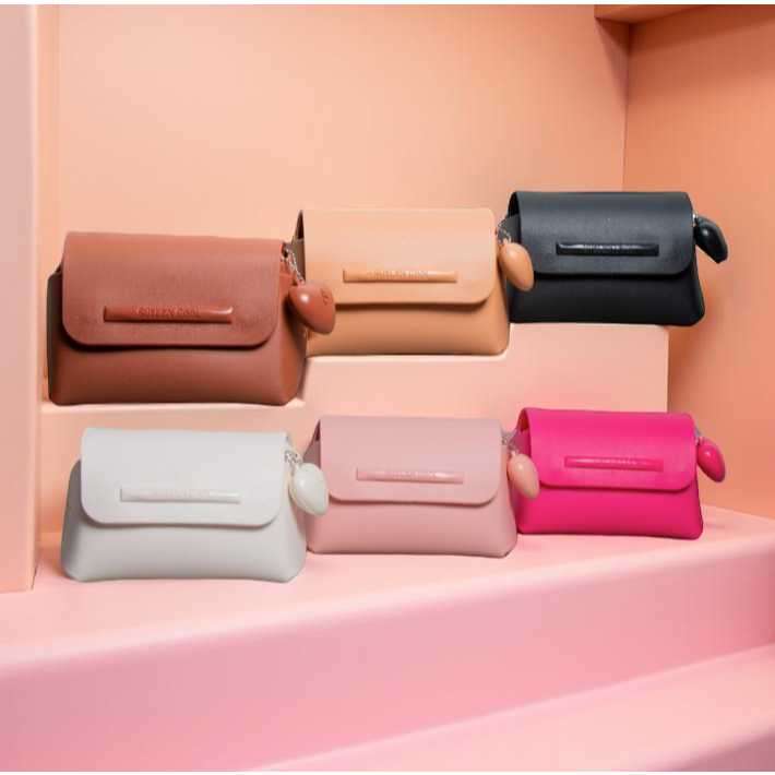 Bolsinha Suellen Pequena com Coração Clutch Porta Maquiagem Lugalene