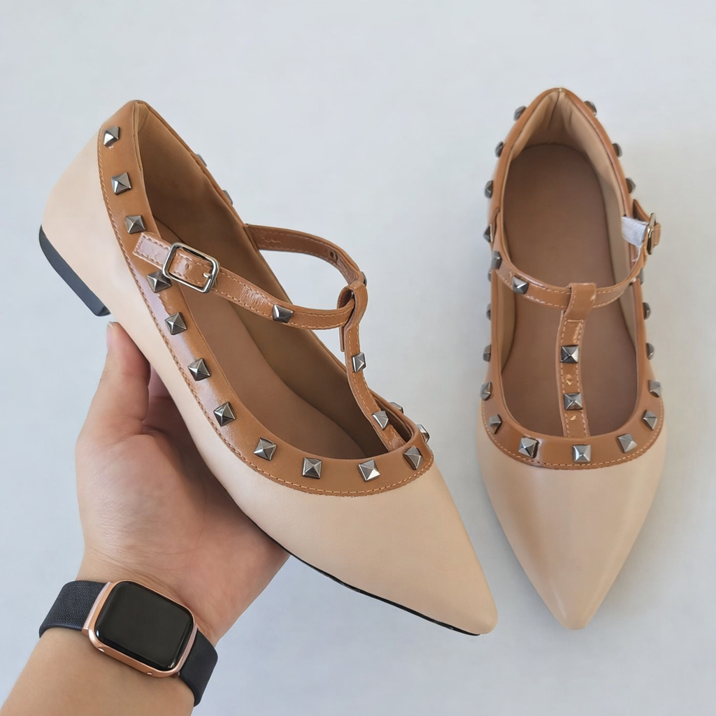 Sapatilha Feminina Rafaela Salomão ,Bico Fino,Detalhe em Spike ,Confortavel e Elegante.