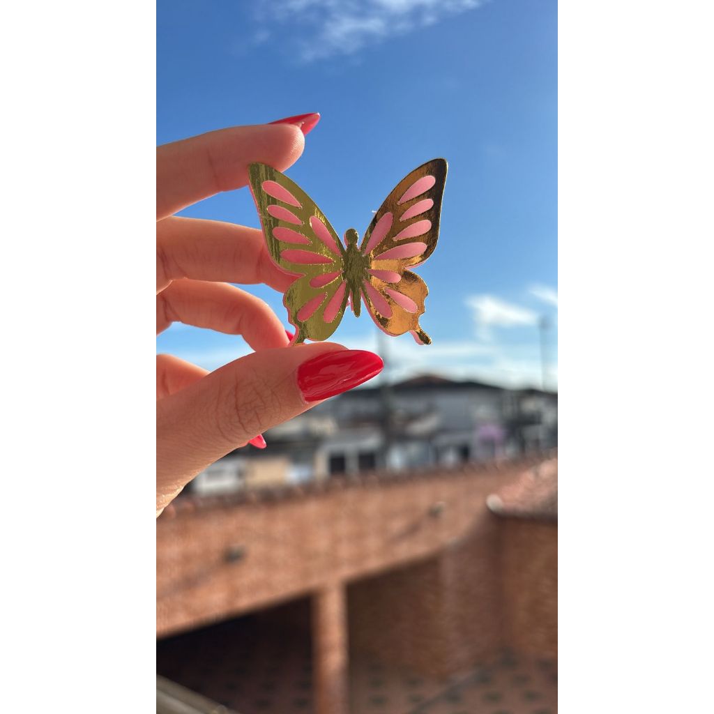 Borboleta vazada dourada - Aplique 3D - Jardim das borboletas - Lembrancinhas e Apliques
