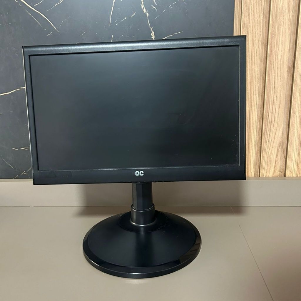 Monitor AOC 19” LED Vga com Pé Articulado