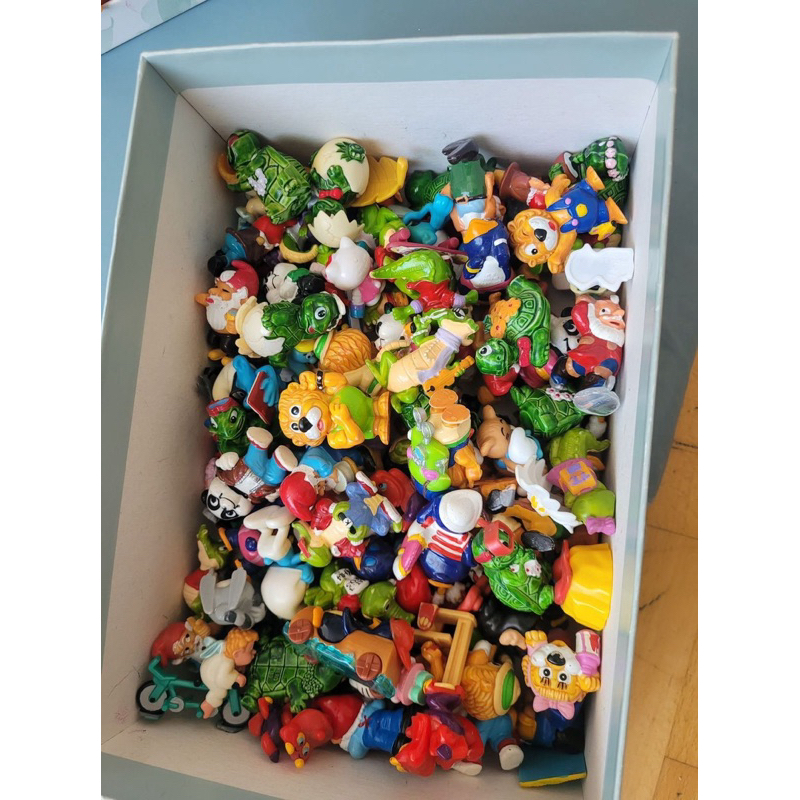 Brindes brinquedos kinder ovo diversos anos em Oferta na Shopee