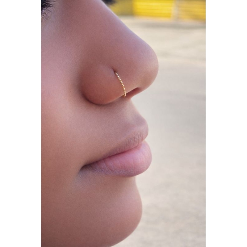 piercing de  nariz torcido dourado aço inoxidável antialérgico