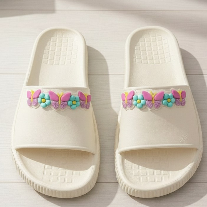 Slide Chinelo Nuvem Borboletas Coloridas Leve Básico  Charmosa  Moda Meninas Escolas Cores Festas Estilo