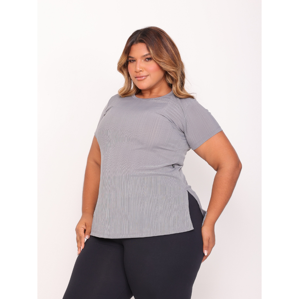 Camiseta Fitness Plus Size Com Manga Feminina Tapa Bumbum Longline Academia T-Shirt Barra Quadrada Com Fenda