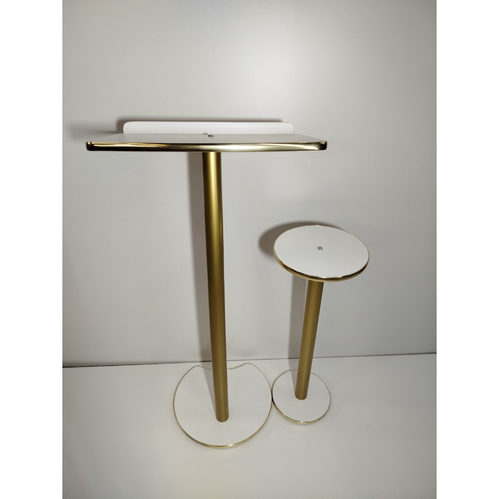 Púlpito Branco Com Friso Dourado E Tubo Dourado M01