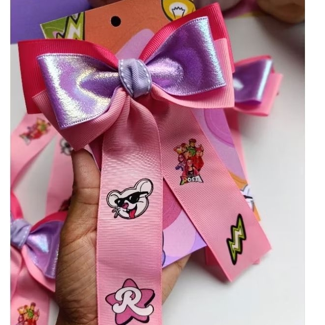 Laço infantil clube dos rosas, laço Emiily Viick/Bico de pato infantil/laço temático os rosas