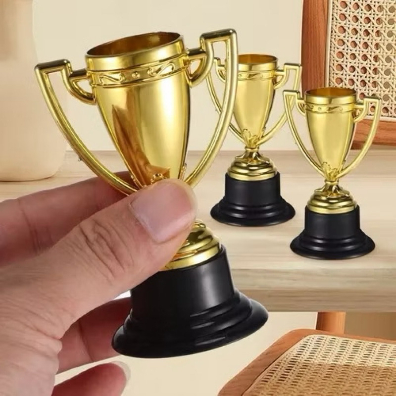MINI TROFÉU METALIZADO | MATERIAL: PLÁSTICO | ENFEITE | DECORAÇÃO | FESTA | COPA | JOGO | FUTEBOL | BRASIL | MINIATURA