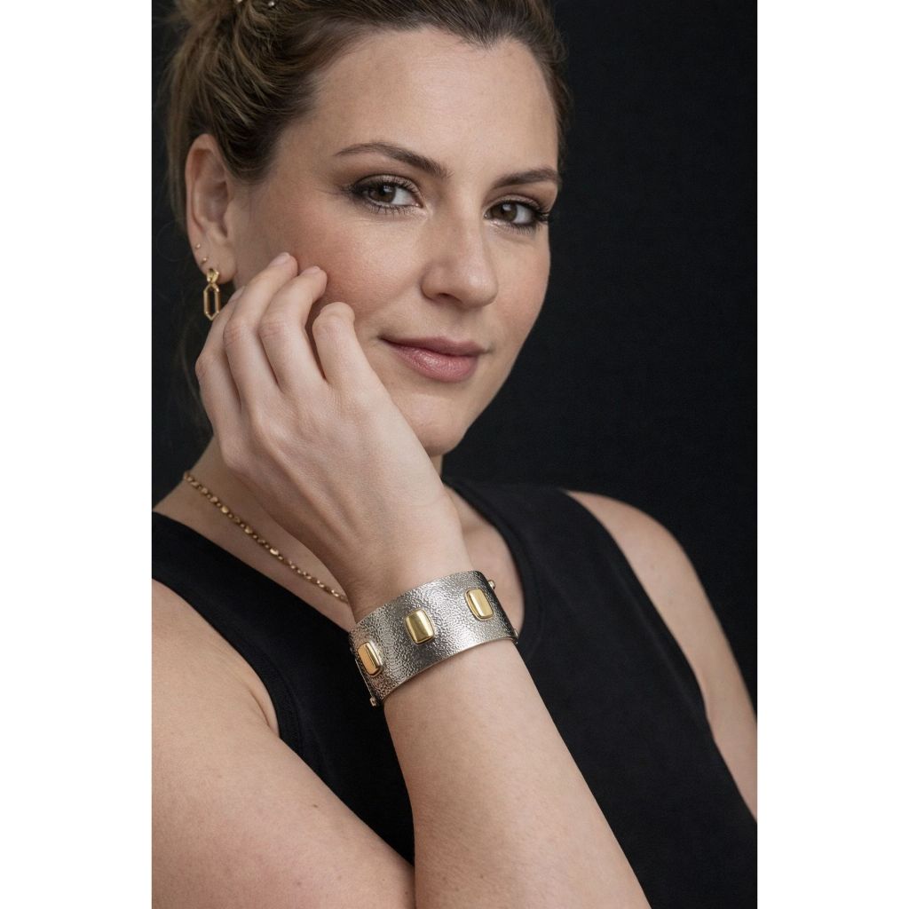 Bracelete Feminino Aço Inoxidável Bicolor – Design Martelado Luxo Antialérgico