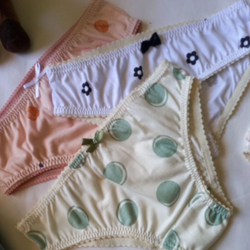 PROMOÇÃO  KIT COM 3 CALCINHAS INFANTIS / MEDIDAS NA DESCRIÇÃO/ LISAS E ESTAMPADAS em Oferta na Shopee