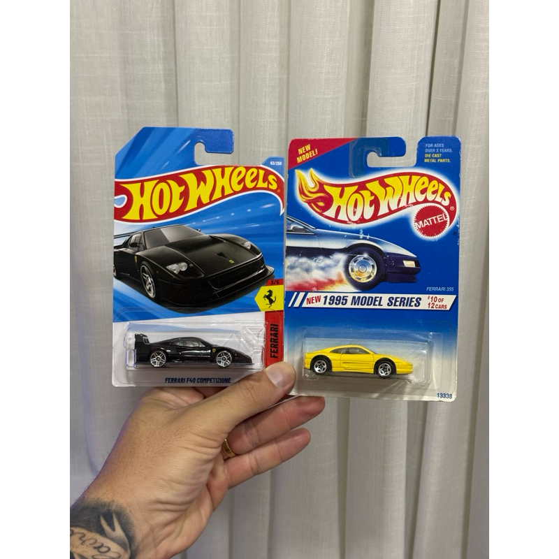 Hot Wheels Ferrari antigos e atuais