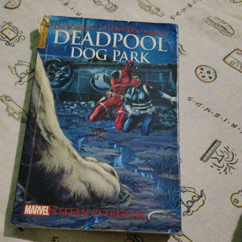 desapego livro Deadpool dog park Marvel