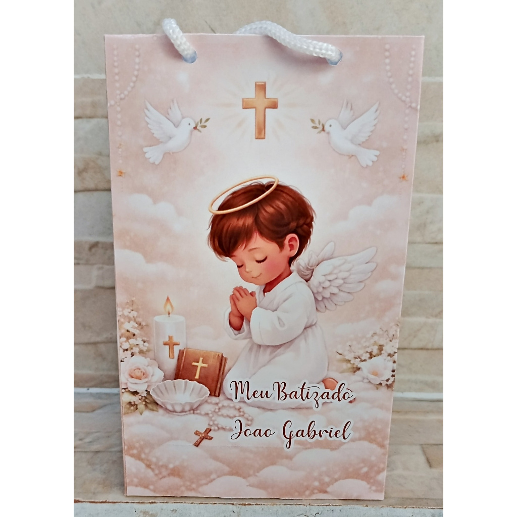 Sacolinha Personalizada Batizado Bege Anjinho Moreno p/ Lembrancinha Sacola Surpresa, tamanho PP (15,6 x 9,3 x 4,3 cm).