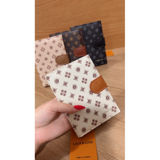 Porta passaporte carteira cartões moedas e documentos lace lore original em Oferta na Shopee