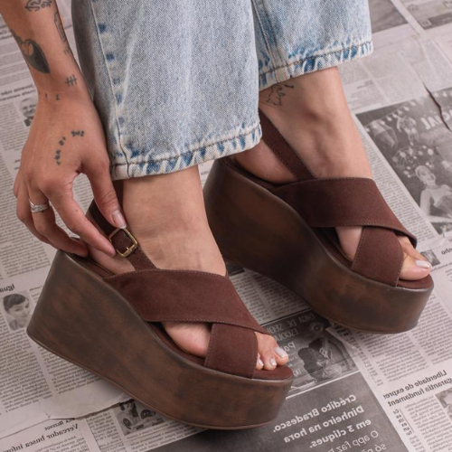 Sandália Anabela Feminina Salto 9cm Confortável Camurção Antiderrapante Elegante