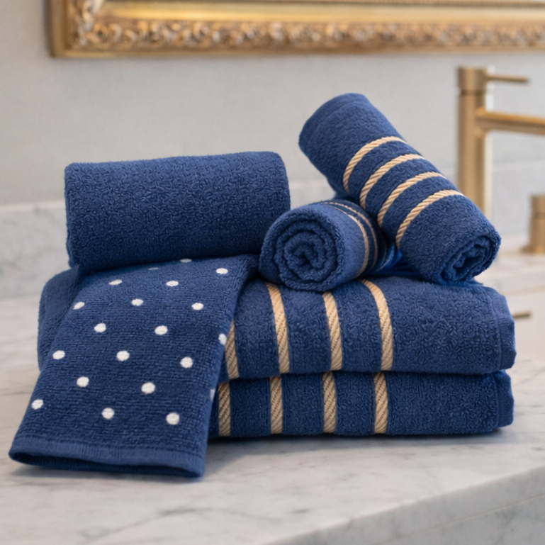 Jogo de Toalhas Azul Marinho 5 Peças – 2 Banho + 2 Rosto + 1 Tapete/Piso Antiderrapante 100% Algodão